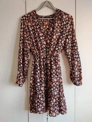 Vestido Zara floral negro y rosa