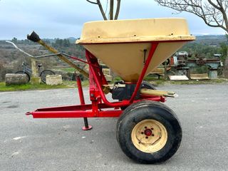 Abonadora arrastrada Vicon 1000kg