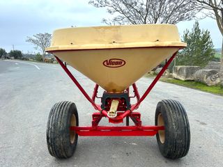 Abonadora arrastrada Vicon 1000kg
