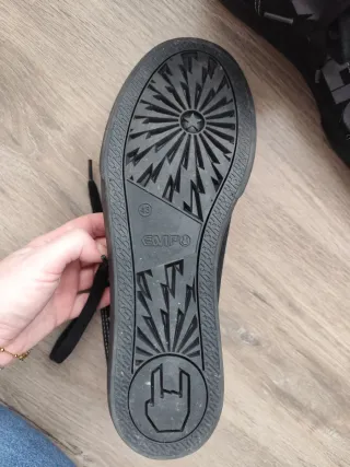 Deportivas Metallica 1981 Negras y Grises