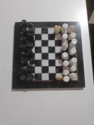 Juego de ajedrez de mármol