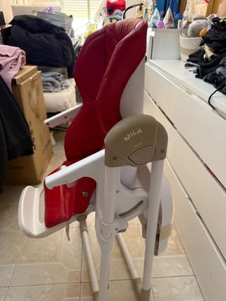 Trona roja para bebé
