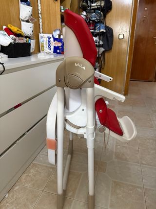 Trona roja para bebé