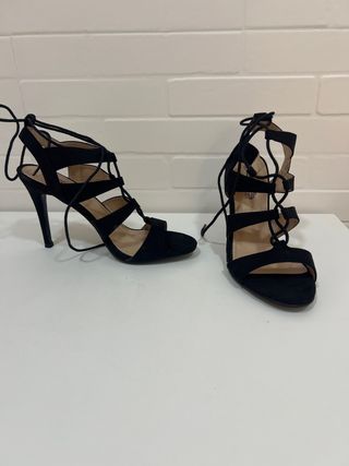 Sandalias de tacón con cordones