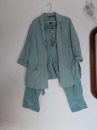 Traje chaqueta y pantalón azul