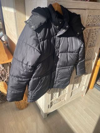 Abrigo Negro GAP con Capucha Desmontable