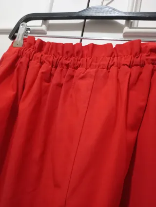 Falda corta vuelo rojo coral talla M