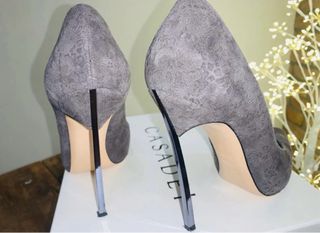 Tacchi Casadei grigi in pizzo