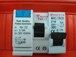 Multipresa industriale arancione