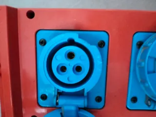 Multipresa industriale arancione