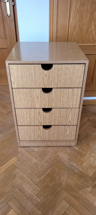 3 Cajonera de madera   con 4 cajones muy amplios