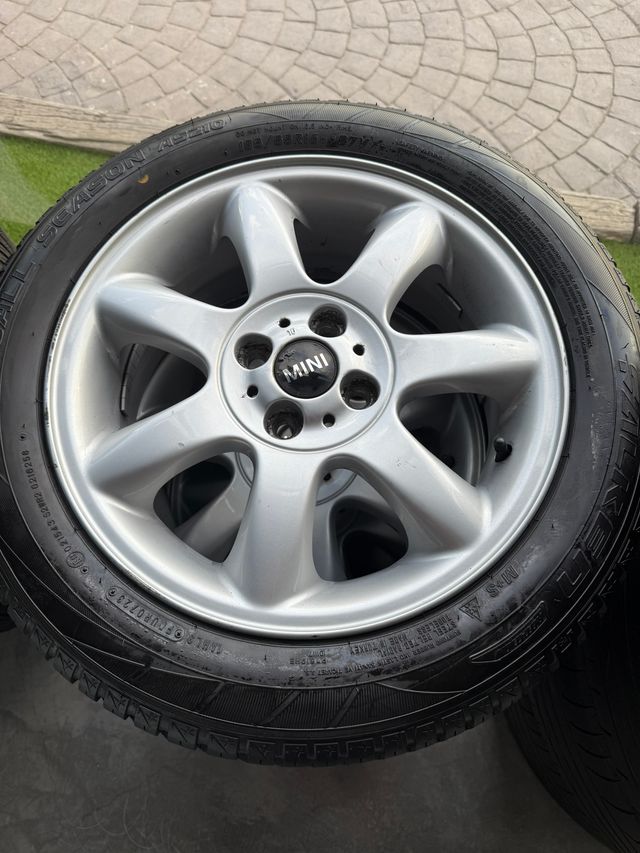 4 Llantas Mini con Neumáticos INVIERNO