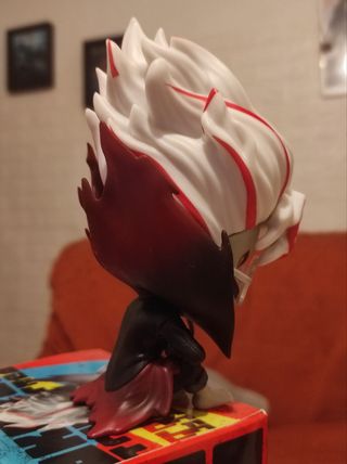 Figura Dandadan - Okarun sentado