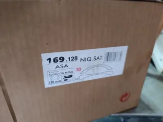 Tiradores de muebles plateados