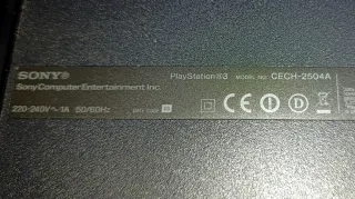 Consola PS3 con 2 mandos y 3 juegos