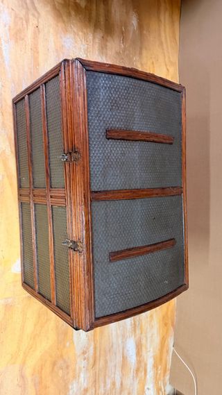 Baúl antiguo restaurado madera y metal