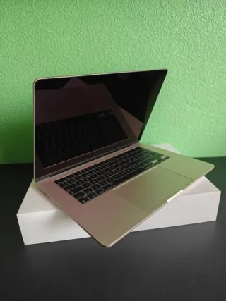 Macbook Air 15 256GB M2. Impecable+ AppleCare