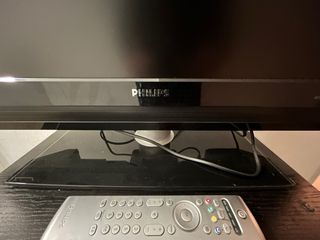 TV Philips 26 + Mueble Negro