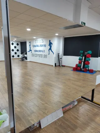 Espejo con soporte de ruedas