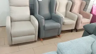 Butacas de tela beige y gris