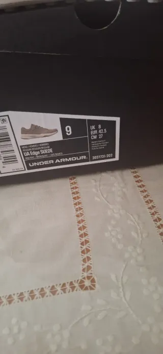 Deportivas Under Armour Talla 42.5 Beige/Gris