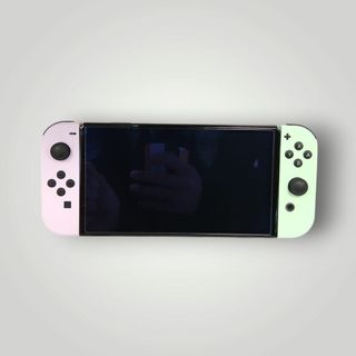 CONSOLA NINTENDO SWITCH OLED 64 GB + JOYCONS VERDE Y ROSADO + CARGADOR