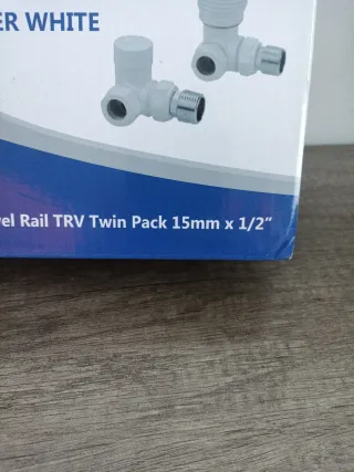 Válvula Termostática Radiador Blanca Ángulo