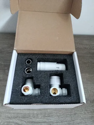 Válvula Termostática Radiador Blanca Ángulo