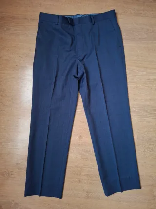 Traje azul completo y camisa blanca hombre