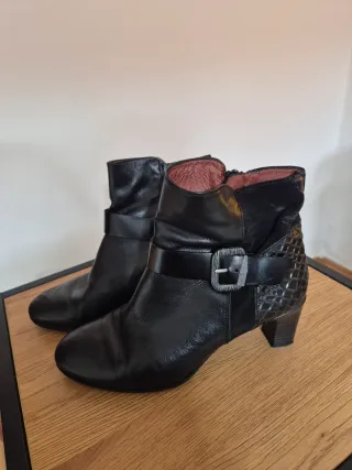 Botines de piel y ante con estampado cocodrilo