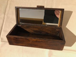 Scatola in legno con specchio