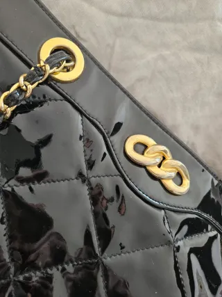 Bolso vintage negro charol cadena