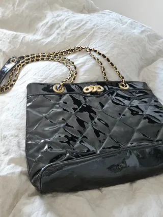 Bolso vintage negro charol cadena