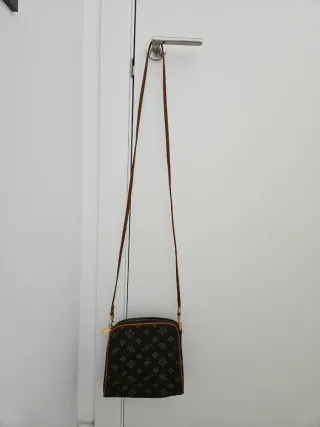 Bolso vintage negro charol cadena
