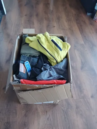 Caja de ropa variada