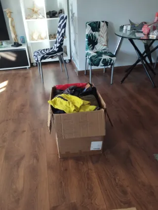 Caja de ropa variada