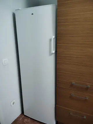Nevera blanca OK. Casi nueva