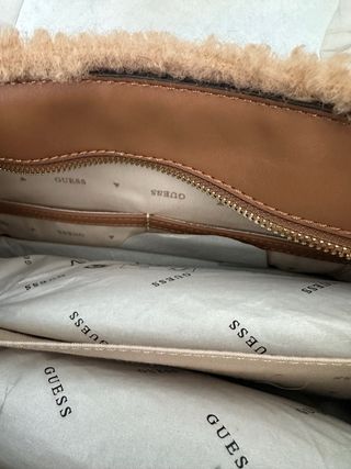 Bolso Guess Beige y Marrón con Borrego