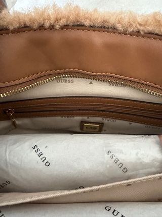 Bolso Guess Beige y Marrón con Borrego