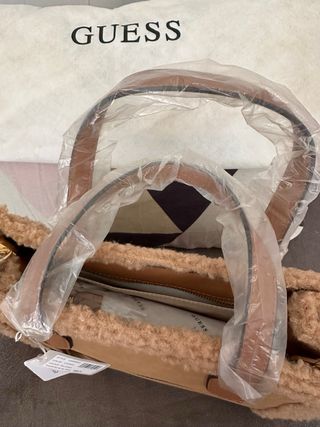 Bolso Guess Beige y Marrón con Borrego