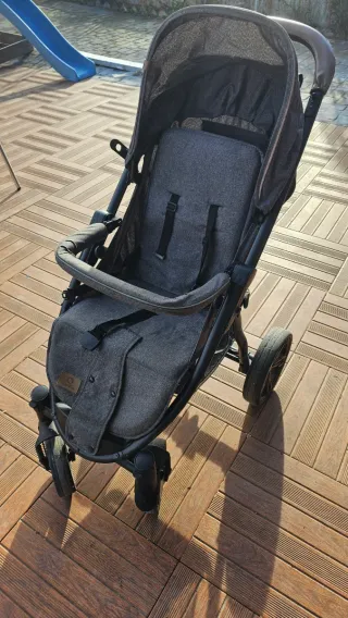 Silla de paseo con saco gris