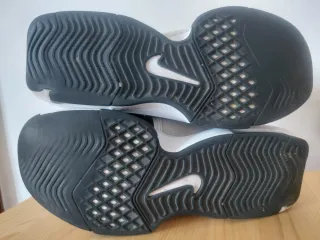 Nike LeBron Witness VIII Negro/Blanco/Rojo