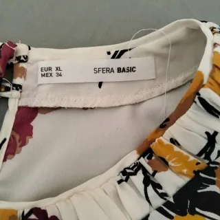 Blusa floral manga acampanada