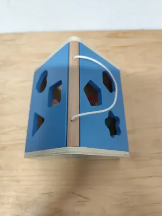 Casita clasificador de formas de madera