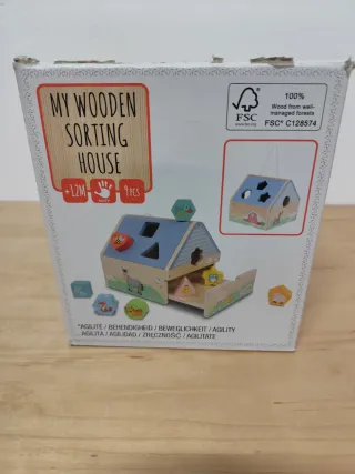 Casita clasificador de formas de madera