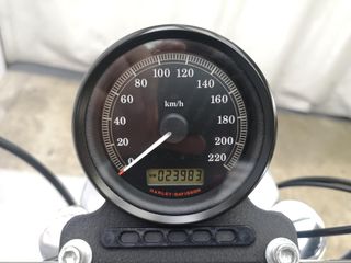 HARLEY DAVIDSON SPORTSTER 883 LOW 2010 23983 kms.