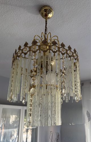 Lámpara de techo dorada con cristales