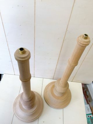 2 pies de lámpara de madera