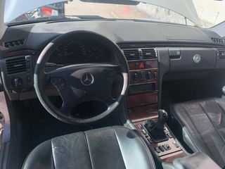 Mercedes-Benz Clase E 2001 AVERIADO