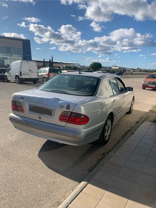 Mercedes-Benz Clase E 2001 AVERIADO